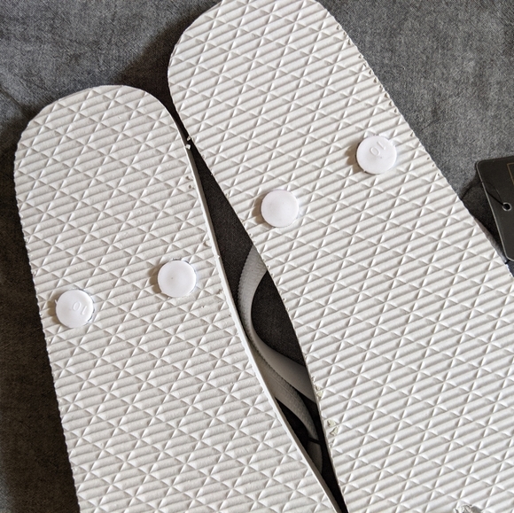 π΄ NWT F21 Palm Leaf Flip Flops π΄ - Picture 3 of 8